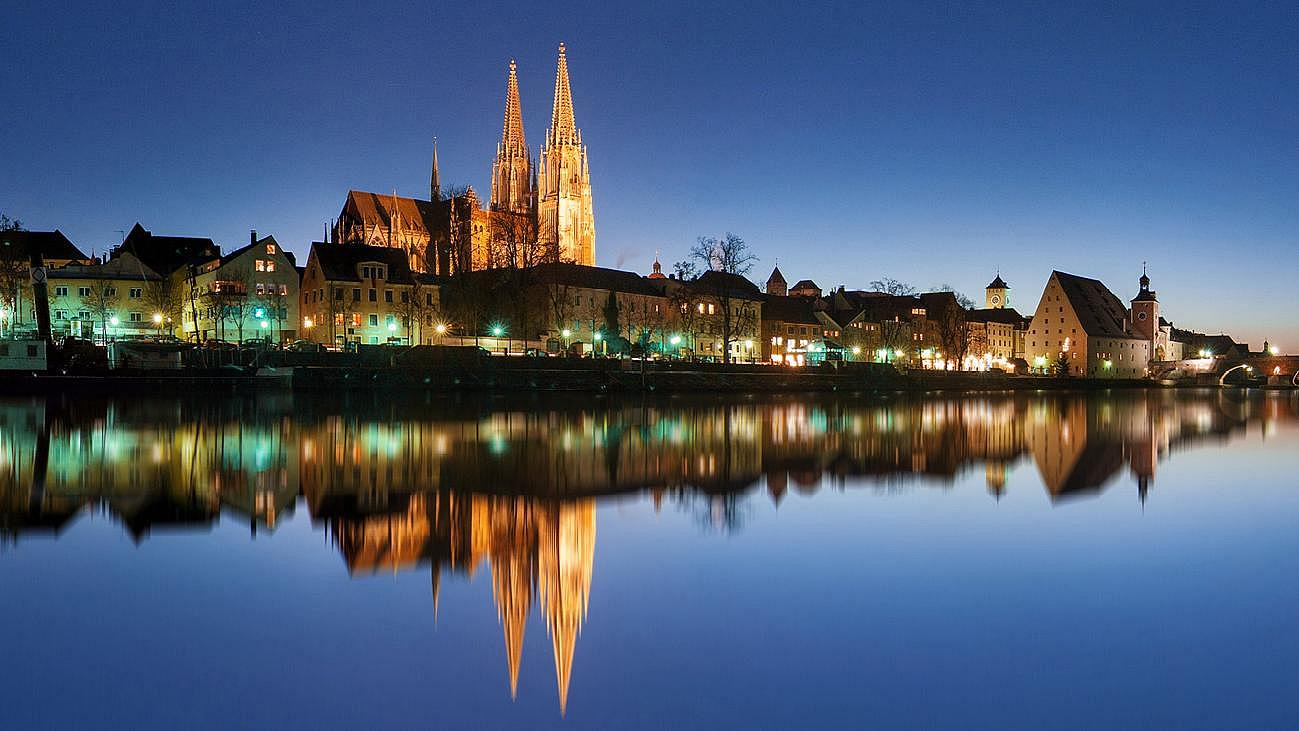 schön beleuchtetes Regensburg