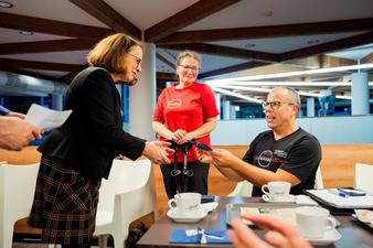 Impressionen Gewinn- und Spendenübergabe 24-Stunden-Schwimmen : Bild 11