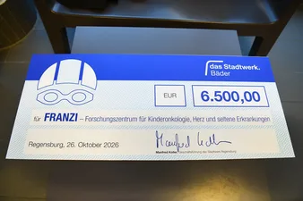 Impressionen Gewinn- und Spendenübergabe 24-Stunden-Schwimmen 2026 : Bild 13