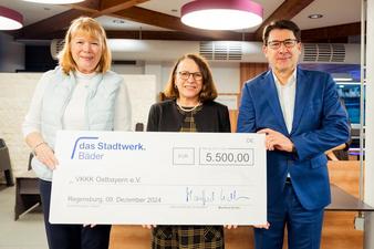 Impressionen Gewinn- und Spendenübergabe 24-Stunden-Schwimmen : Bild 3