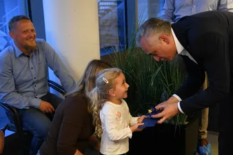 Impressionen Gewinn- und Spendenübergabe 24-Stunden-Schwimmen 2026 : Bild 4